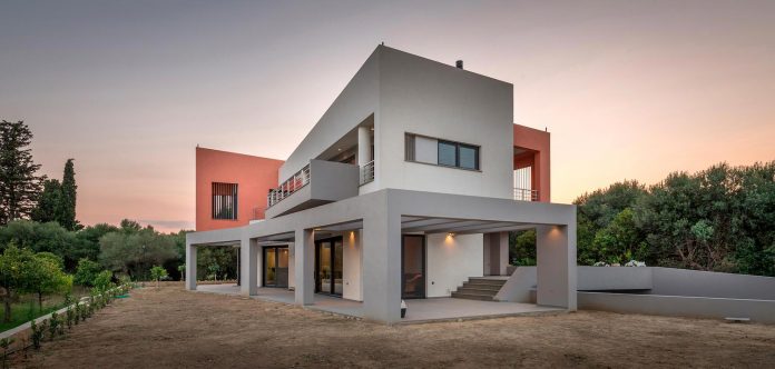 pentagonal-shaped-home-designed-barlas-architects-14