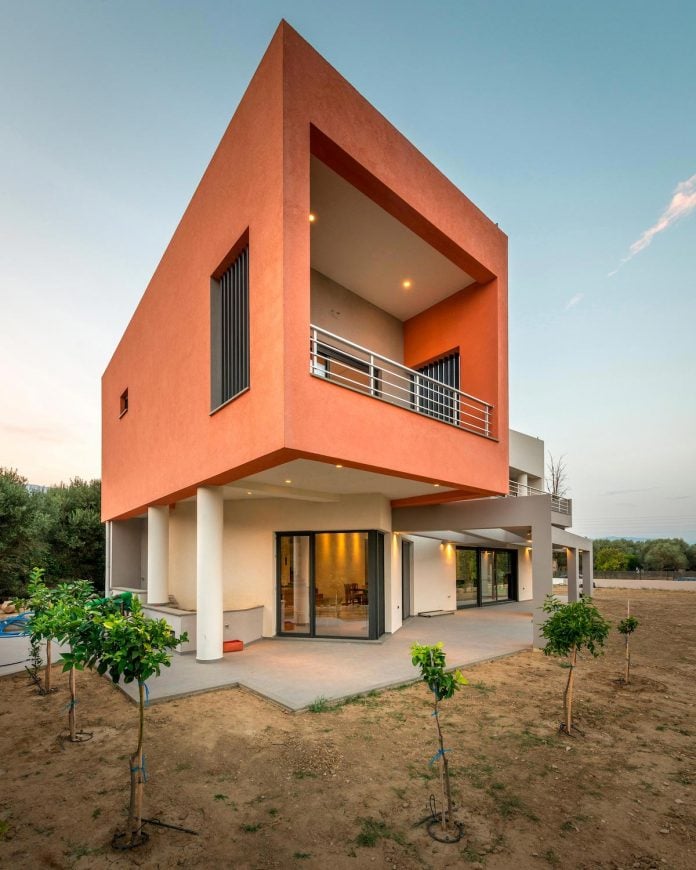 pentagonal-shaped-home-designed-barlas-architects-15