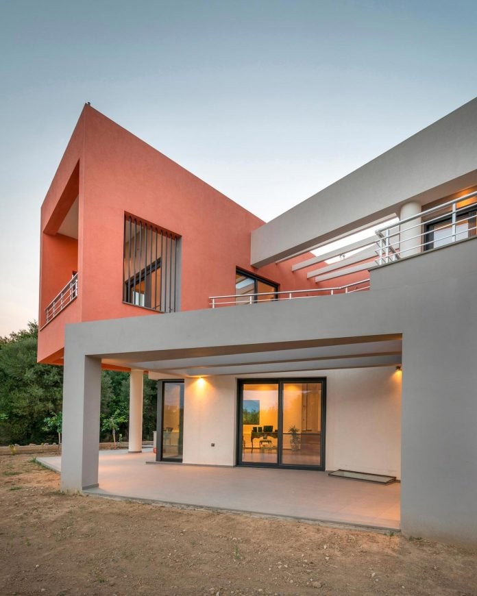 pentagonal-shaped-home-designed-barlas-architects-17