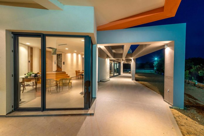 pentagonal-shaped-home-designed-barlas-architects-24