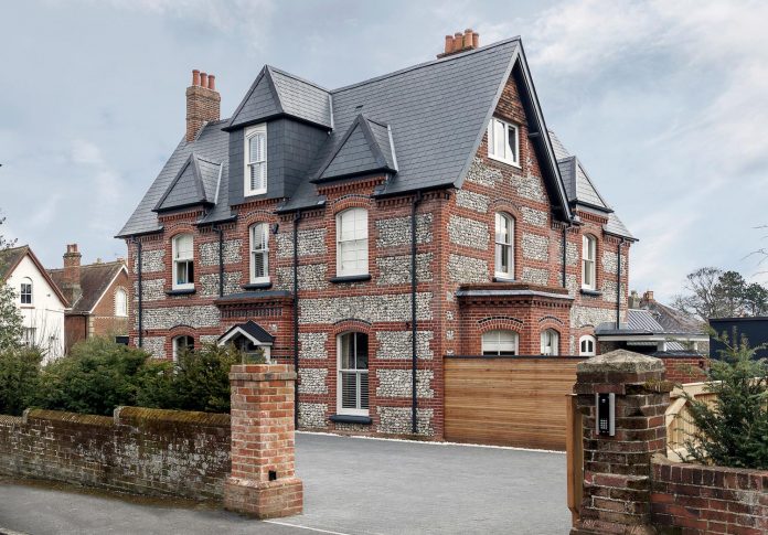 pilots-house-renovation-19th-century-original-winchester-villas-built-using-fine-brick-work-flint-masonry-01
