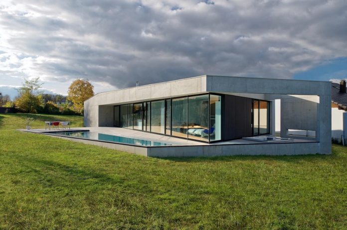 s-villa-designed-ideaa-architectures-fitted-bucolic-rural-land-small-village-eastern-france-06