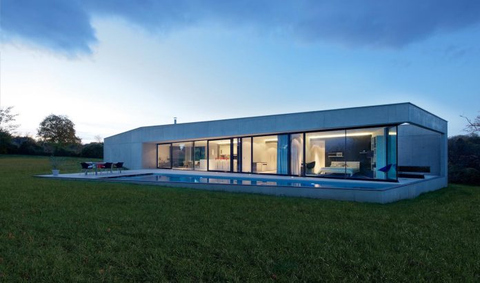 s-villa-designed-ideaa-architectures-fitted-bucolic-rural-land-small-village-eastern-france-23
