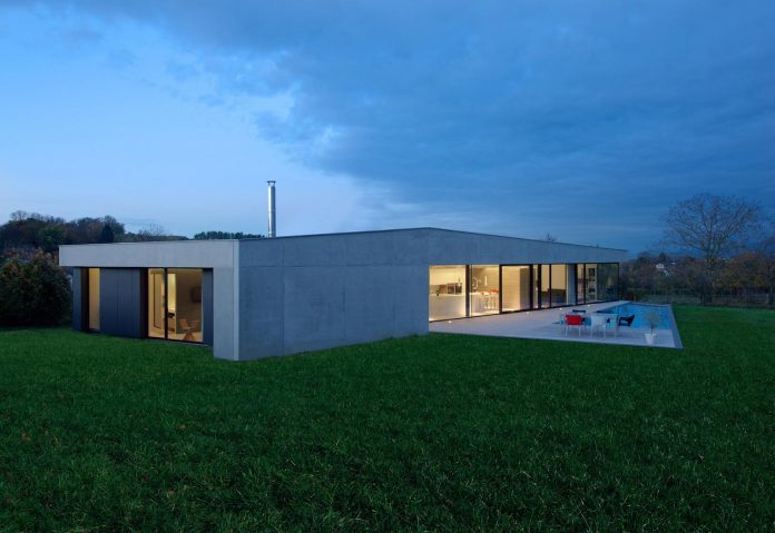 s-villa-designed-ideaa-architectures-fitted-bucolic-rural-land-small-village-eastern-france-24