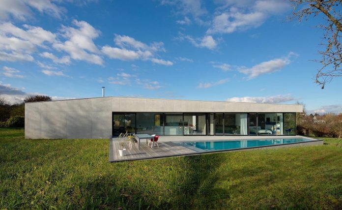 s-villa-designed-ideaa-architectures-fitted-bucolic-rural-land-small-village-eastern-france-29