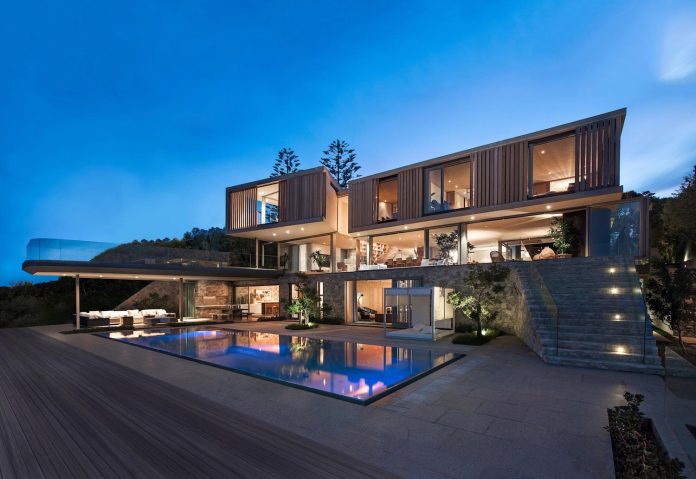 saota-designed-beachyhead-residence-modern-plettenberg-bay-home-near-beach-great-sea-views-05