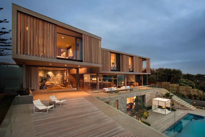 saota-designed-beachyhead-residence-modern-plettenberg-bay-home-near-beach-great-sea-views-07