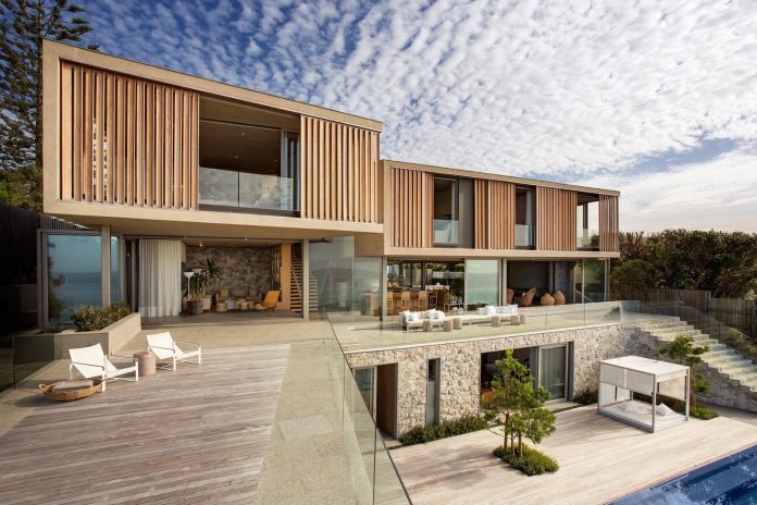 saota-designed-beachyhead-residence-modern-plettenberg-bay-home-near-beach-great-sea-views-08