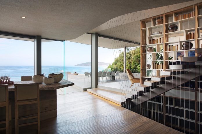 saota-designed-beachyhead-residence-modern-plettenberg-bay-home-near-beach-great-sea-views-10