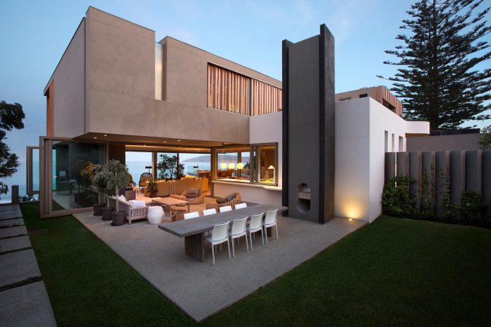 saota-designed-beachyhead-residence-modern-plettenberg-bay-home-near-beach-great-sea-views-20