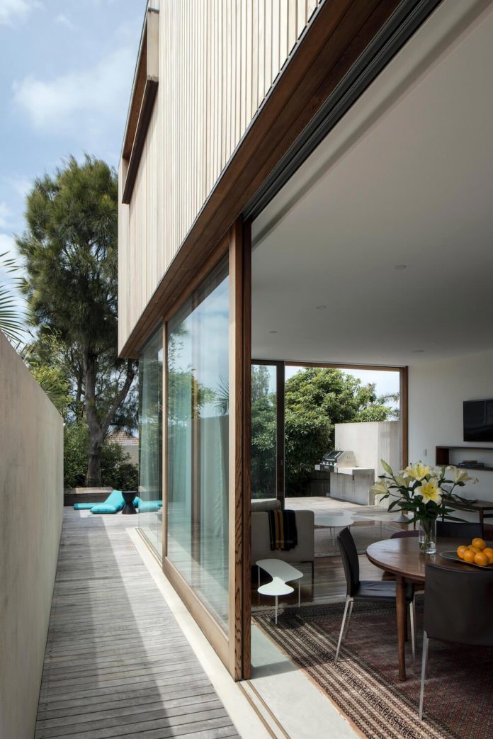 timber-box-home-sits-top-glass-box-renovation-sydney-04
