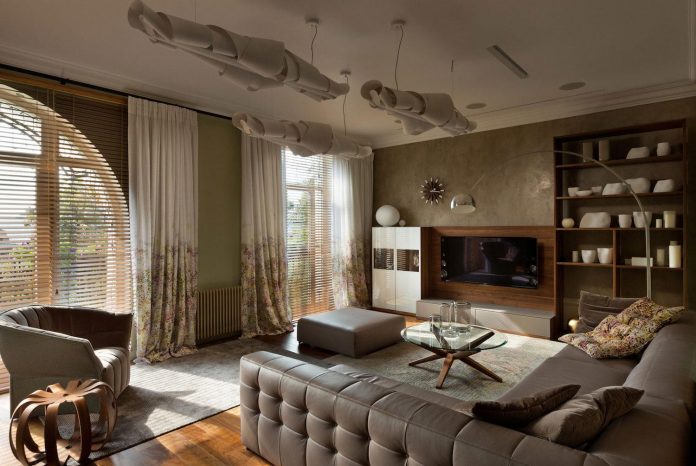 two-level-chic-apartment-located-historic-building-center-kiev-04