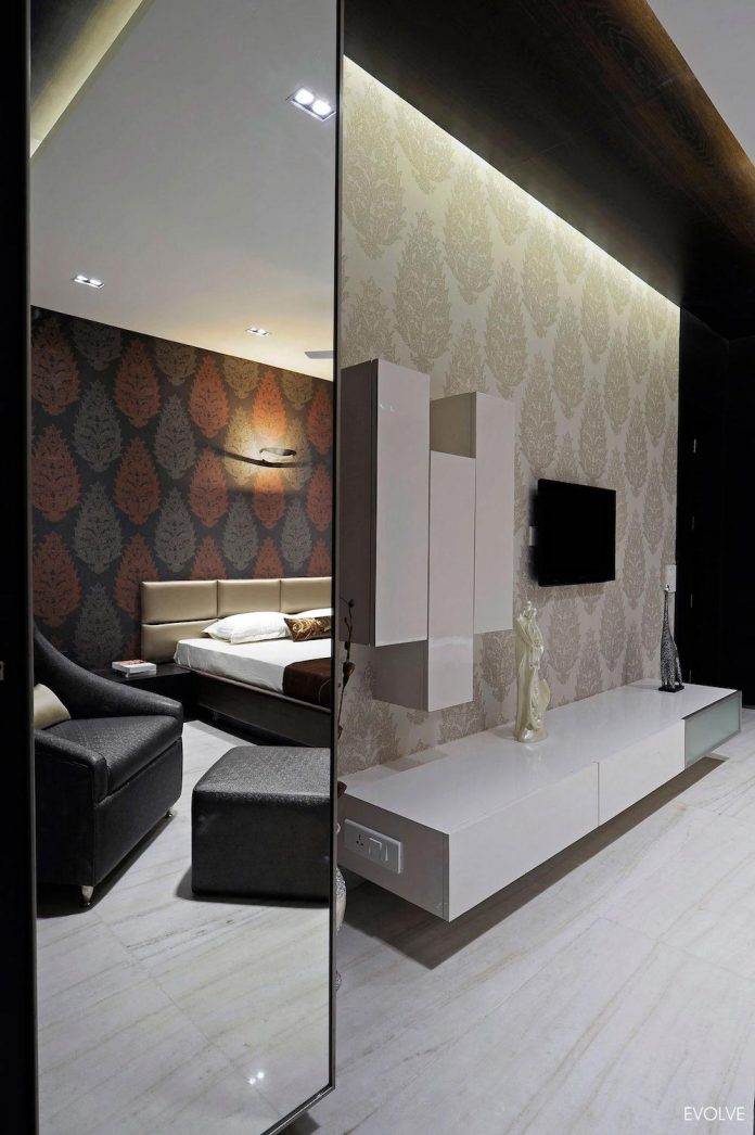 2000-square-foot-apartment-mumbai-4-bedrooms-different-terms-design-theme-12