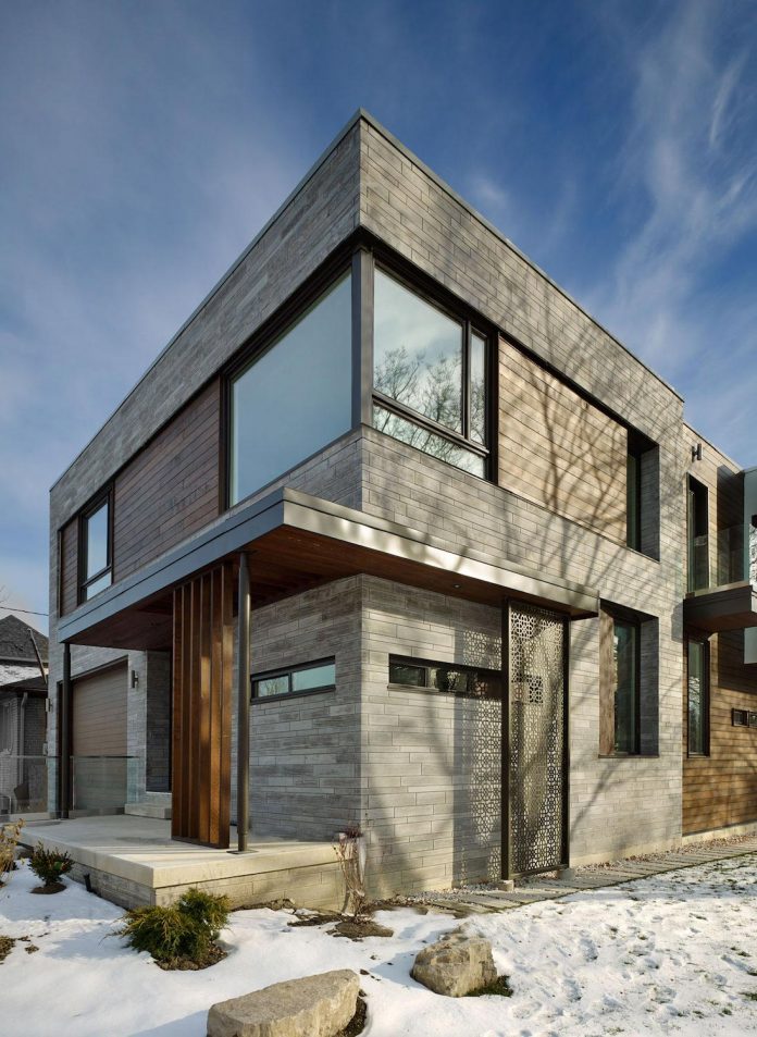 alva-roy-architects-design-garden-void-single-family-two-story-house-toronto-canada-02