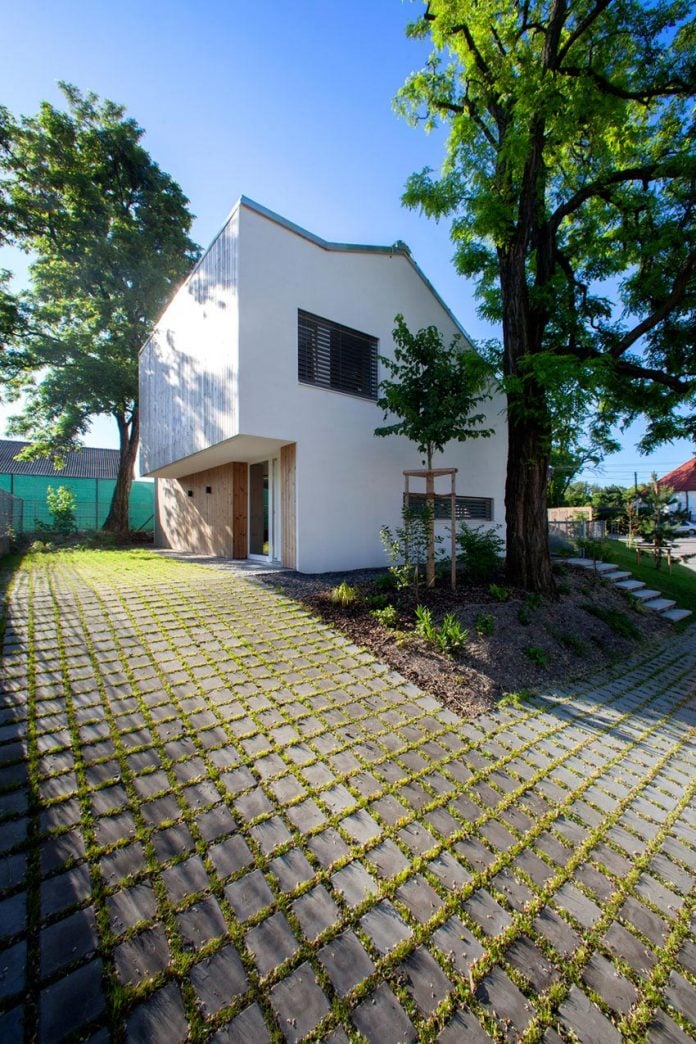 calvary-family-residence-designed-architekti-sercel-svec-04