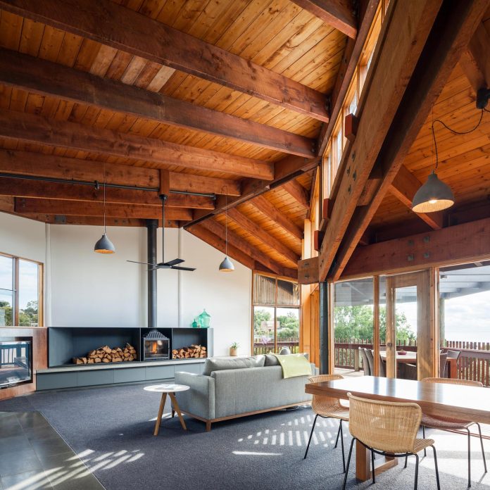contemporary-chamfer-house-revisits-post-beam-dwelling-designed-1977-kevin-borland-09