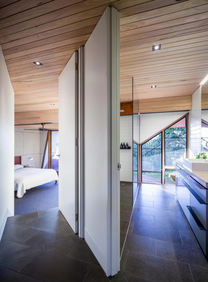 contemporary-chamfer-house-revisits-post-beam-dwelling-designed-1977-kevin-borland-15