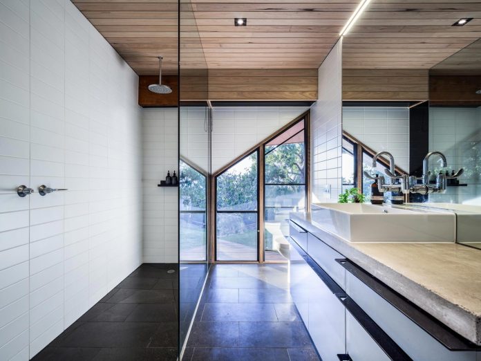 contemporary-chamfer-house-revisits-post-beam-dwelling-designed-1977-kevin-borland-18