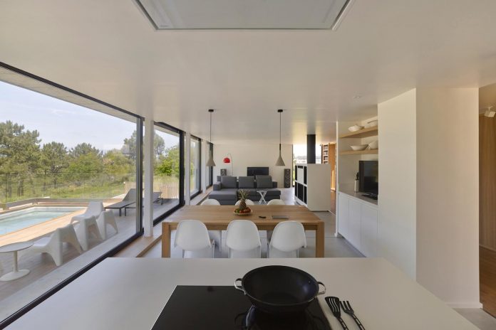 family-house-punta-canide-designed-diaz-y-diaz-arquitectos-bay-stunning-sea-views-05