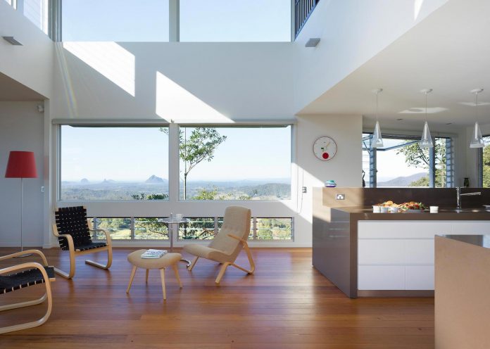 glass-house-mountains-house-perched-edge-remnant-rim-maleny-10