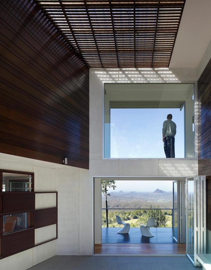 glass-house-mountains-house-perched-edge-remnant-rim-maleny-12