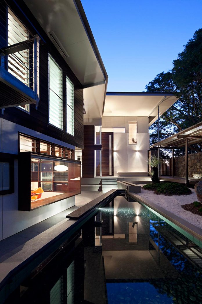 glass-house-mountains-house-perched-edge-remnant-rim-maleny-20
