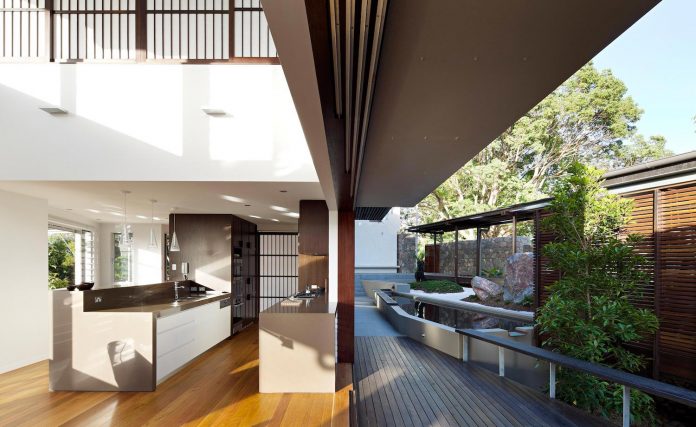 glass-house-mountains-house-perched-edge-remnant-rim-maleny-21
