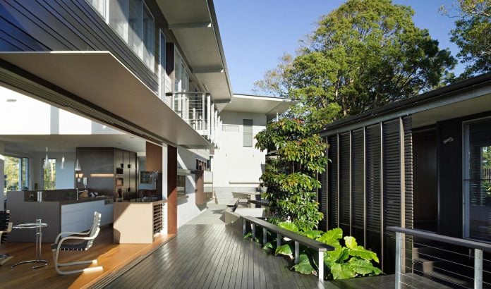 glass-house-mountains-house-perched-edge-remnant-rim-maleny-22