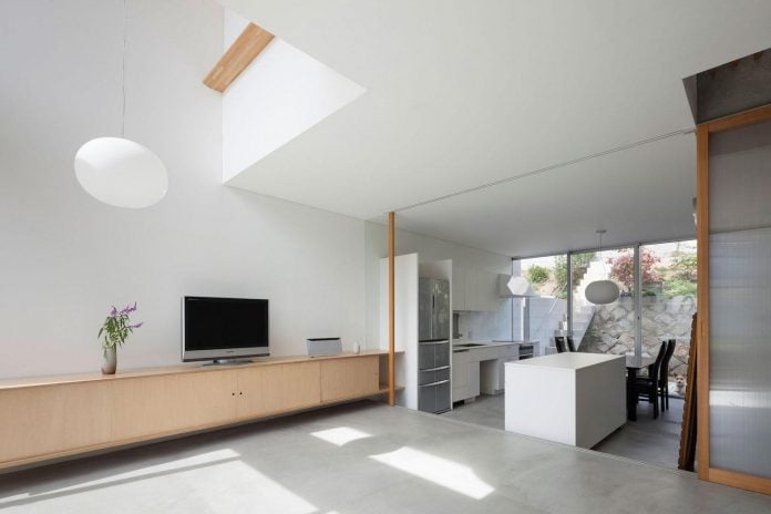 house-midorigaoka-triple-tiered-nine-twenty-two-meters-plot-land-tuck-garage-07