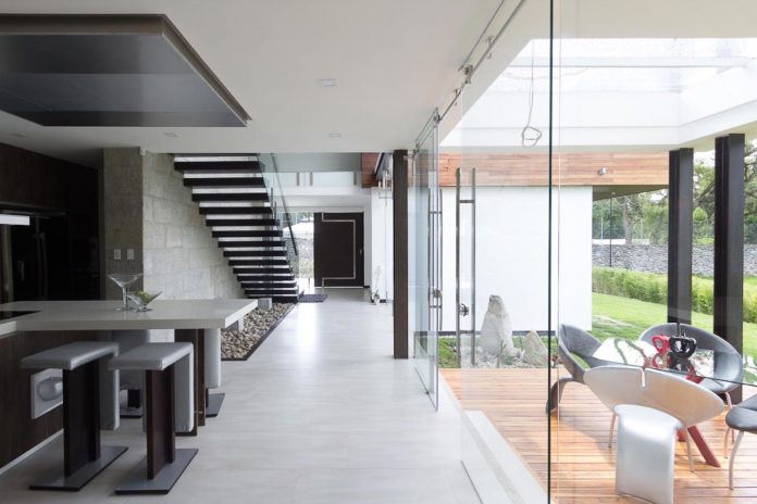 house-py-nice-big-vain-glazed-designed-modularq-arquitectura-08