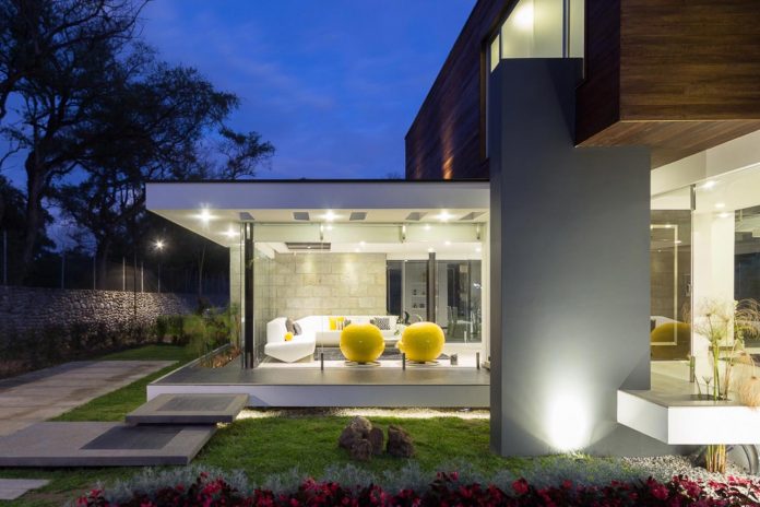 house-py-nice-big-vain-glazed-designed-modularq-arquitectura-13