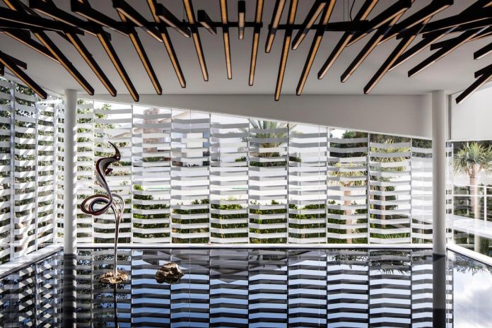 j-house-pitsou-kedem-architects-ripples-water-lines-glass-cable-rails-patches-light-become-actors-domestic-tableau-10