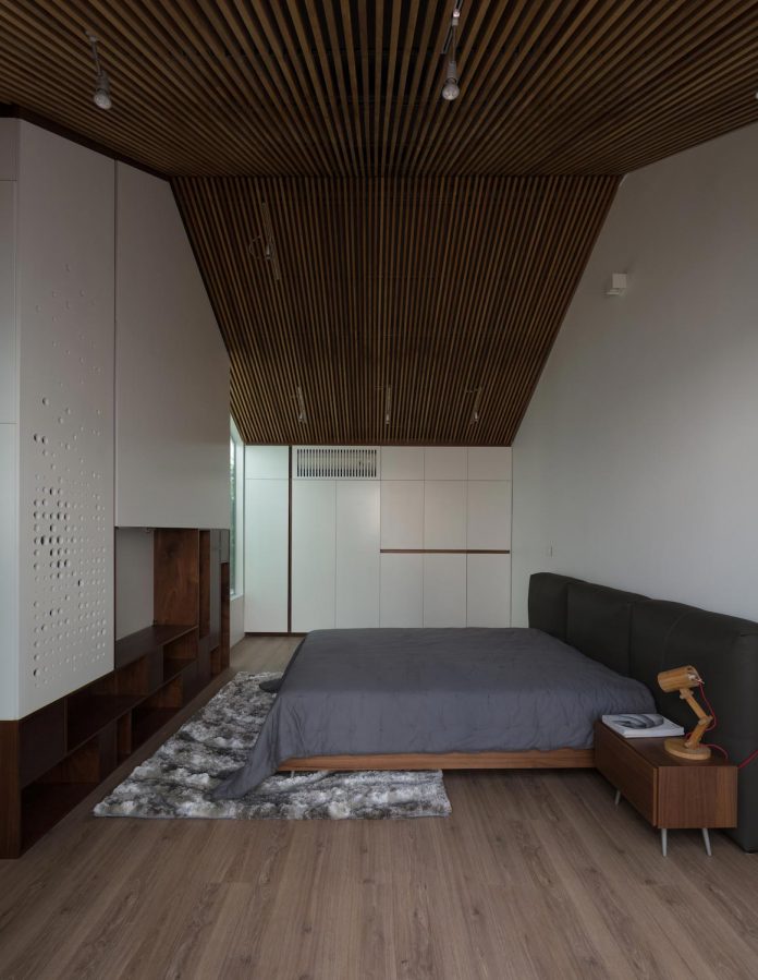 new-comfortable-attic-apartment-old-house-located-old-quarter-hanoi-09