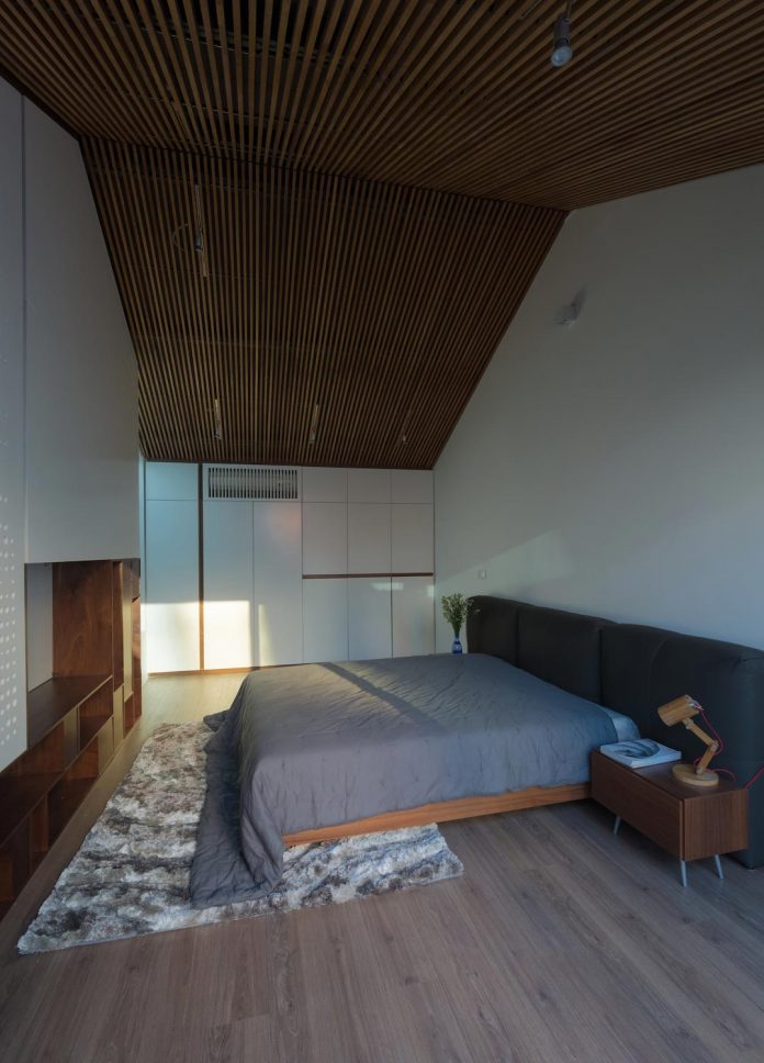 new-comfortable-attic-apartment-old-house-located-old-quarter-hanoi-11