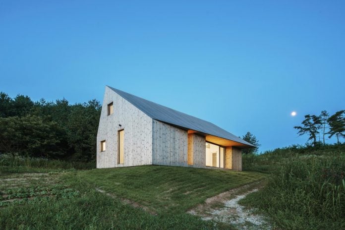 shear-house-single-family-house-korea-seeks-simple-treatment-pitched-roof-typology-improves-environmental-qualities-19