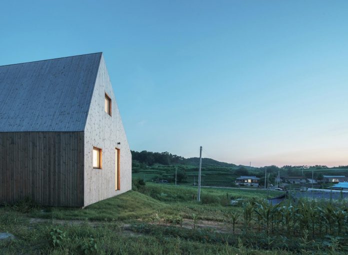 shear-house-single-family-house-korea-seeks-simple-treatment-pitched-roof-typology-improves-environmental-qualities-21