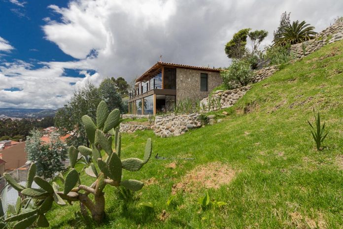 small-stone-detached-house-145-square-meters-two-floors-terrace-natural-viewpoint-city-cuenca-ecuador-10
