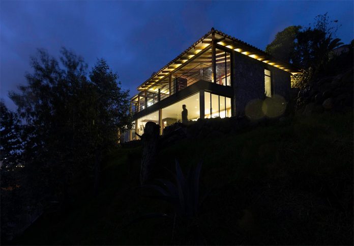 small-stone-detached-house-145-square-meters-two-floors-terrace-natural-viewpoint-city-cuenca-ecuador-13