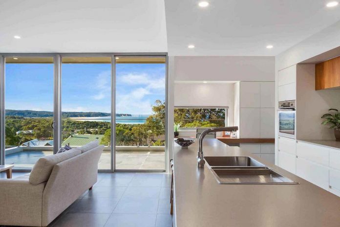 tathra-residence-maximises-magnificent-ocean-views-also-highly-energy-efficient-06