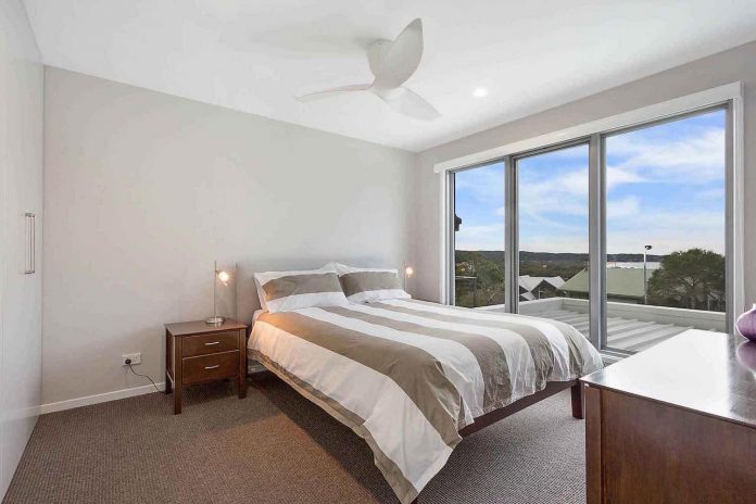 tathra-residence-maximises-magnificent-ocean-views-also-highly-energy-efficient-12