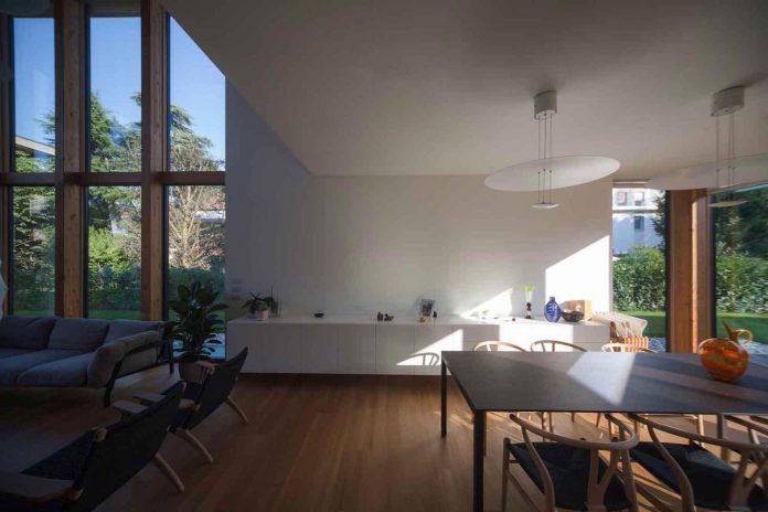 twin-house-consists-two-cubic-volumes-mounted-concrete-basement-designed-studiopietropoli-07