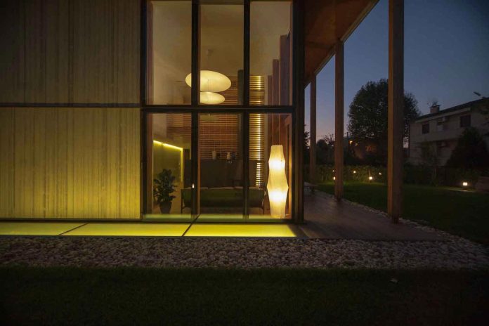 twin-house-consists-two-cubic-volumes-mounted-concrete-basement-designed-studiopietropoli-21