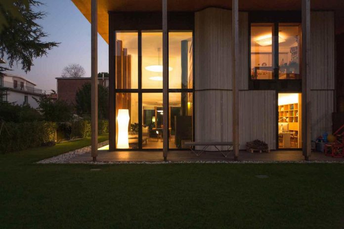 twin-house-consists-two-cubic-volumes-mounted-concrete-basement-designed-studiopietropoli-24