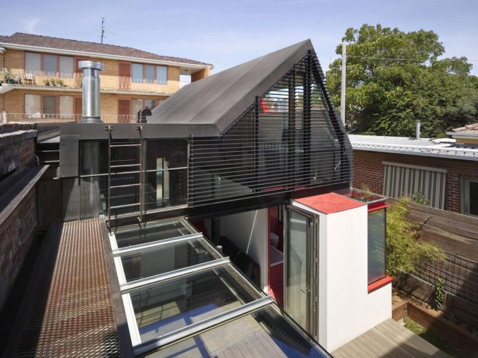vader-house-victorian-terrace-features-modern-framed-steel-skeleton-extension-05
