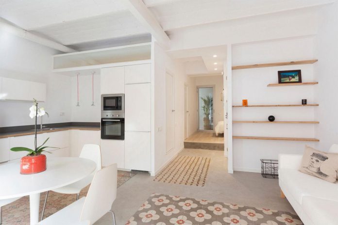 apartment-refurbishment-la-barceloneta-luminous-warm-home-05