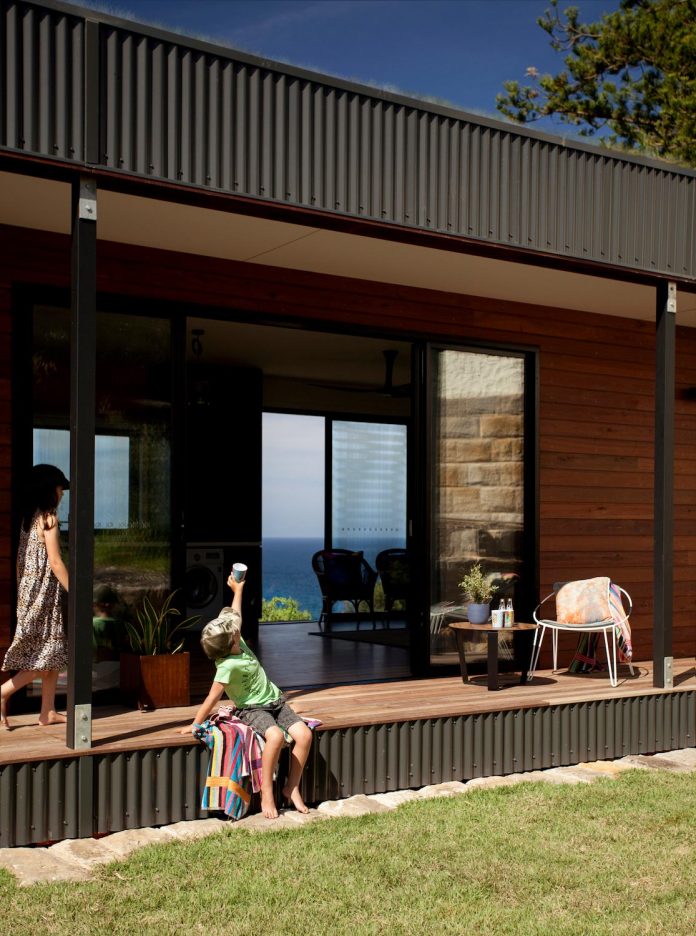 avalon-house-archiblox-contemporary-eco-friendly-prefab-home-built-just-6-weeks-03