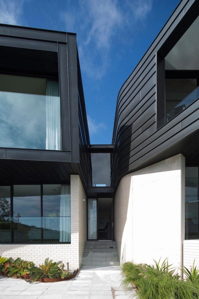 fox-johnston-architects-design-balmoral-house-set-hills-mosman-suburb-sydney-05