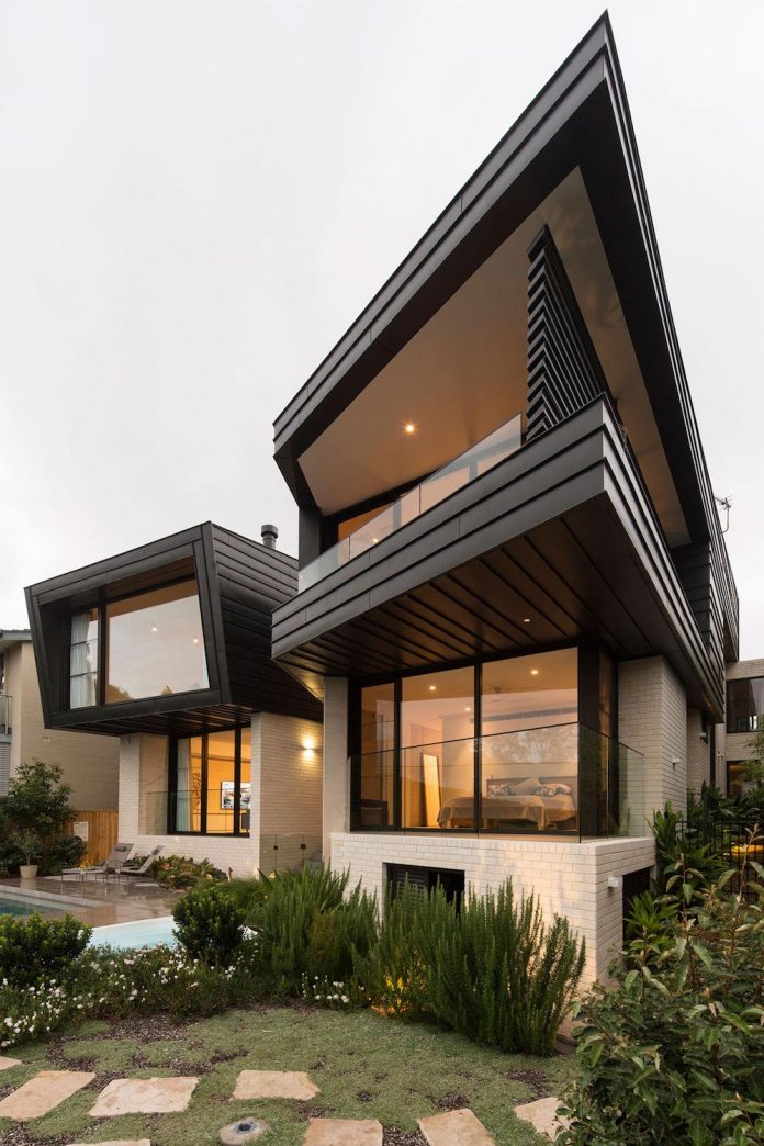 fox-johnston-architects-design-balmoral-house-set-hills-mosman-suburb-sydney-15