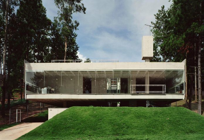 house-aldeia-da-serra-set-site-topography-20-slope-exactly-8-m-difference-lowest-highest-points-04