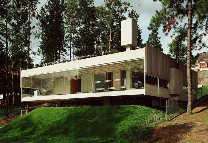 house-aldeia-da-serra-set-site-topography-20-slope-exactly-8-m-difference-lowest-highest-points-05